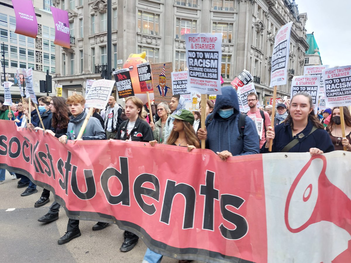 Socialist Students joined thousands marching in London on the Trump Not Welcome demonstration on Wednesday

We led a contingent of students who had courageously walked out that morning in protest against Trump and the chaotic capitalist system he represents 1/2