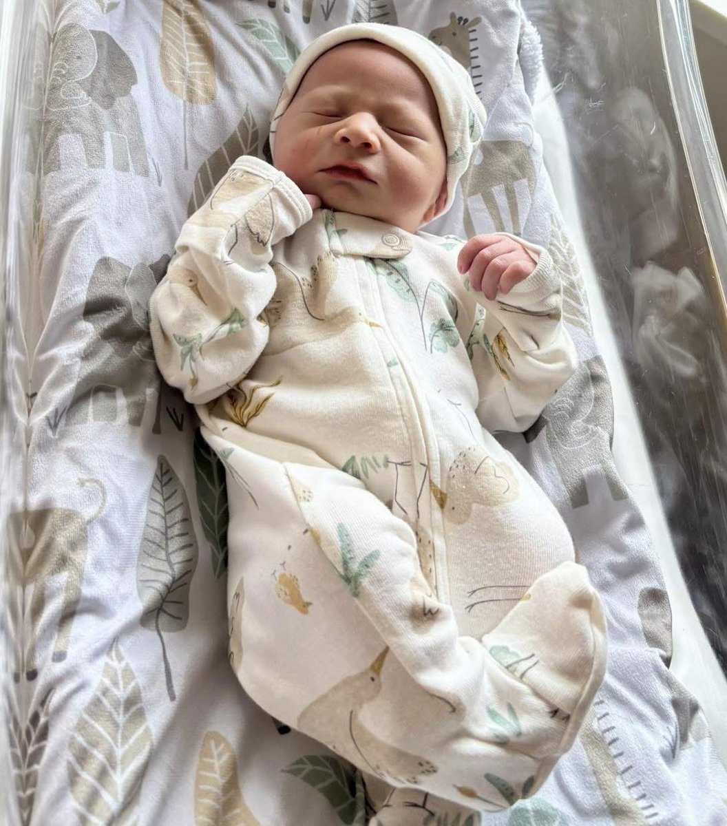 Everyone, say hello to Lennox “Lenny” 🥰 
He’s our perfect little bundle of joy 🥹