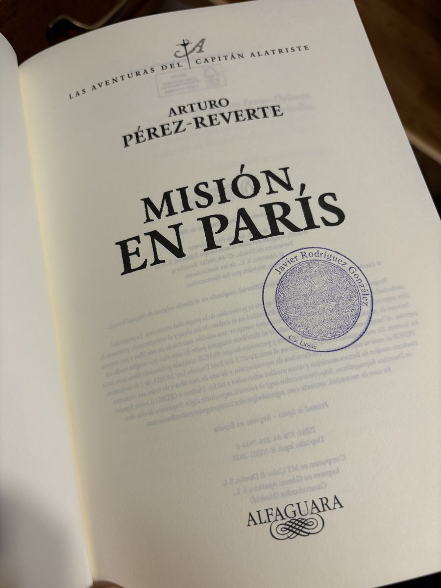 TRISKEL64's tweet photo. @perezreverte Hace tiempo que no compro libros, me he pasado a lo digital por cuestión de espacio; pero la ocasión lo merece.
Saludos https://t.co/XYpOkSWHPZ