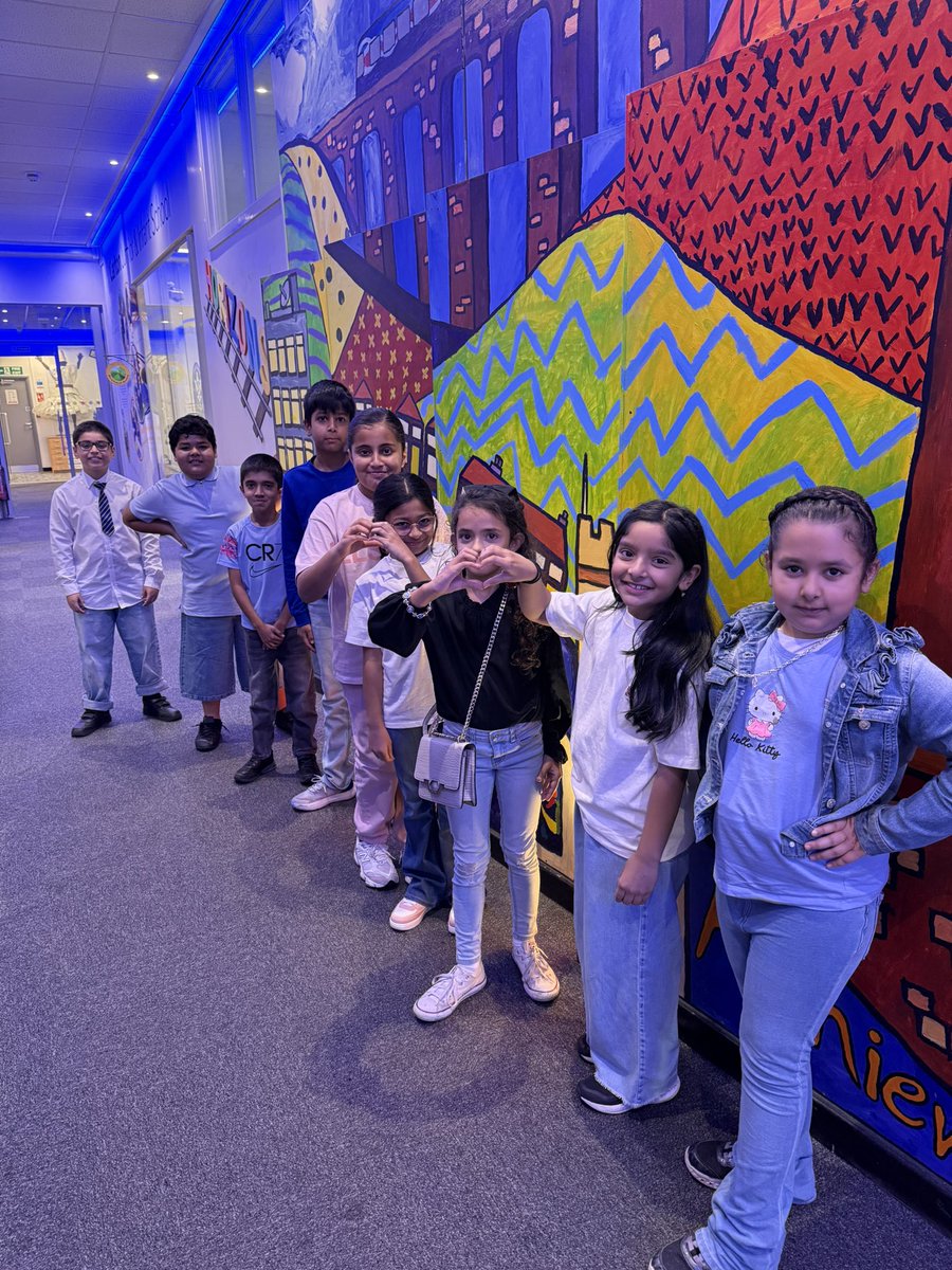 carltonj_i's tweet photo. Year 5 Blossoms came dressed today to support Jeans for Genes. The money raised helps support families living with genetic conditions. #jeansforgenes #charity #supportandlearn https://t.co/FOpWMZHawu