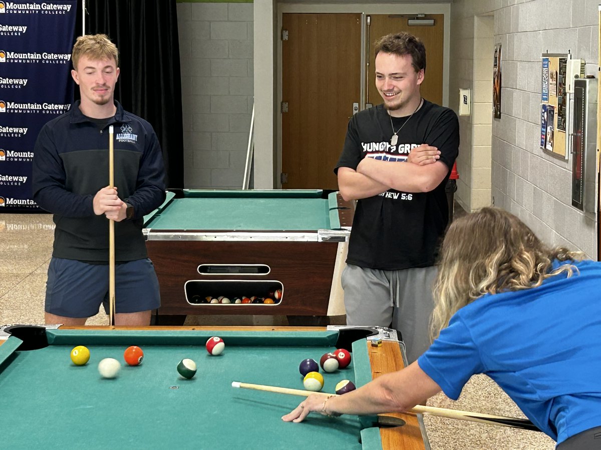 We see you Tina Dressler! 
It's part of our DNA here at MGCC - faculty and staff make time outside of class getting to know our students. 
#MGCCProfsCare #PoolShark  #StudentSuccess