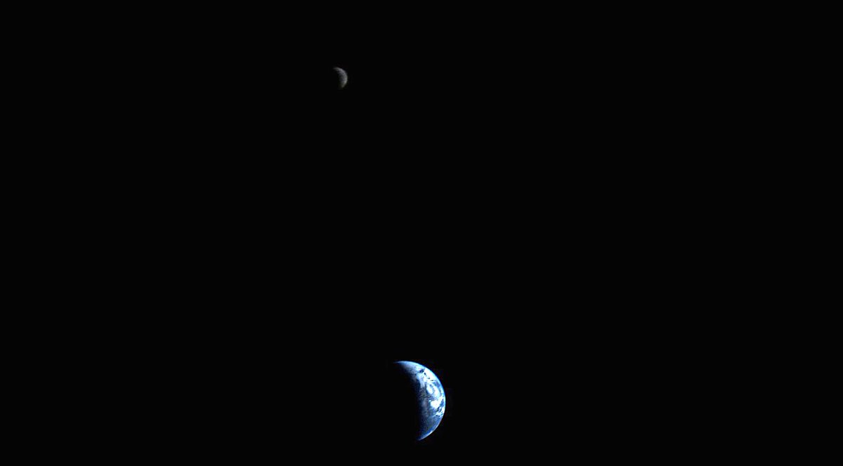 NASAWatch's tweet photo. As they might say on #StarTrek: "Departure Angle View" from Starship Voyager 1 on 18 Sep 1977 as it left cislunar space on a mission of discovery to the edge of our solar system - and beyond. Humanity's expansion into #interstellar space - powered by @NASA #VGER https://t.co/3M2Gh6u8yY