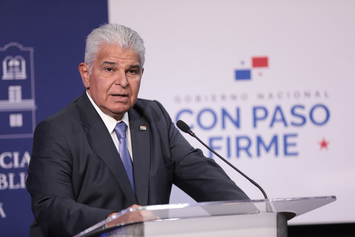 as_salazar's tweet photo. Presidente Mulino participará en su segundo debate general en la ONU y encabezará el ‘Panama Day’ en Nueva York

El presidente de la República, @JoseRaulMulino viajará este domingo 21 de septiembre a Nueva York, Estados Unidos, para participar en el Debate General del 80° periodo de sesiones de la Asamblea General de la Organización de Naciones Unidas (ONU), al que asisten como miembros 193 países.
Esta sesión de la ONU, cuyo lema es “Mejor juntos: 80 años y más por la paz, el desarrollo y los derechos humanos”, será presidida por la alemana Annalena Baerbock.

La agenda del presidente Mulino en la ONU incluye su discurso en el Debate General, una reunión bilateral con el secretario general de este organismo, António Guterres; y su participación en la sesión del Consejo de Seguridad por invitación del presidente de Corea del Sur, Lee Jae-Myung.

Entre los temas a tratar están el papel de Panamá en el Consejo de Seguridad, el multilateralismo y la neutralidad del Canal.
Fuera de la ONU, el presidente Mulino participará en el “Panama Day”, evento organizado en Nueva York por el Banco Interamericano de Desarrollo (BID), donde se promocionará a Panamá como un destino de inversión. Este evento destacará la expectativa mundial por los grandes proyectos de infraestructura pública en desarrollo, incluyendo los planes del Canal, las ventajas comerciales y la estable economía panameña. 

Este evento es respaldado por el Foro Concordia, un grupo de expertos transatlántico dedicado a generar confianza, fomentar la innovación, mejorar la cooperación y desarrollar el liderazgo.
Además, el presidente Mulino asistirá al Consejo de las Américas (Council of Americas - COA), una organización estadounidense que promueve el libre comercio y los mercados abiertos en todo el continente.
Asimismo, el mandatario sostendrá por separado un encuentro bilateral con la presidenta de Eslovenia, Natasa Pirc, para explorar nuevas oportunidades de cooperación; con el presidente de Ecuador, Daniel Noboa; y con el presidente de Ucrania, Volodímir Zelenski.

El mandatario también recibirá la invitación oficial para que Panamá asista al próximo Foro Económico Mundial, en Davos, Suiza. La invitación será entregada por Marisol Argueta, responsable de América Latina y miembro del Comité Ejecutivo del Foro Económico Mundial.

Durante este viaje de trabajo, el presidente Mulino estará acompañado de la primera dama, Maricel Cohen de Mulino; el canciller, Javier Martínez-Acha; y los ministros Felipe Chapman (Economía y Finanzas), Juan Carlos Navarro (Ambiente) y Fernando Boyd (Salud).
@mulinomaricel 
@FelipeChapman 
@javierachapma 
@juancanavarro
