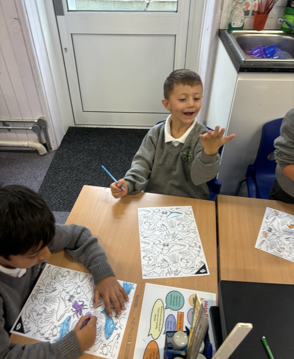 ManorParkSchSM1's tweet image. A brilliant science experiment in Year 2 today! One child&apos;s hands were covered in glitter &apos;germs,&apos; and after colouring together, we saw how far they spread. A fantastic, hands-on lesson about hygiene! #mppascience #WeAreLeo