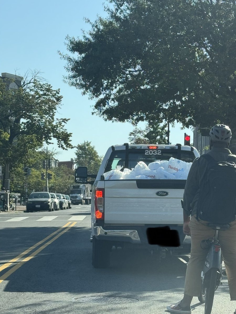 laurenelizevans's tweet photo. The ICE raids in DC are getting out of hand. https://t.co/nvApZ65Ok7