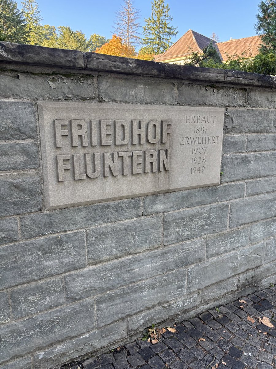 NoelWhite2013's tweet image. paying respects #zurich #fluntern #joyce