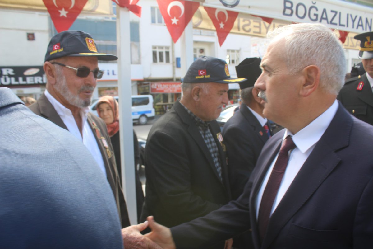 19 Eylül Gaziler Günü dolayısıyla Atatürk Anıtı’na çelenk sunma törenimizi gerçekleştirdik. 🇹🇷

Başta Gazi Mustafa Kemal Atatürk olmak üzere, vatanımız için canlarını ortaya koyan tüm kahraman gazilerimizi rahmet, minnet ve saygıyla anıyorum.

#Boğazlıyan #GazilerGünü