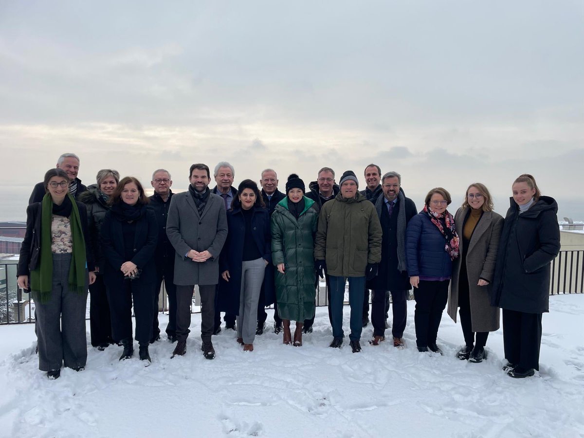 Mit grosser Bestürzung hat die Schweizer Delegation des Europarates heute vom Tod ihres Präsidenten Alfred Heer erfahren. Sein Engagement für den Europarat war ausserordentlich. Danke Fredi. Im Namen der Delegation entbiete ich seinen Angehörigen unser aller tiefes Beileid.