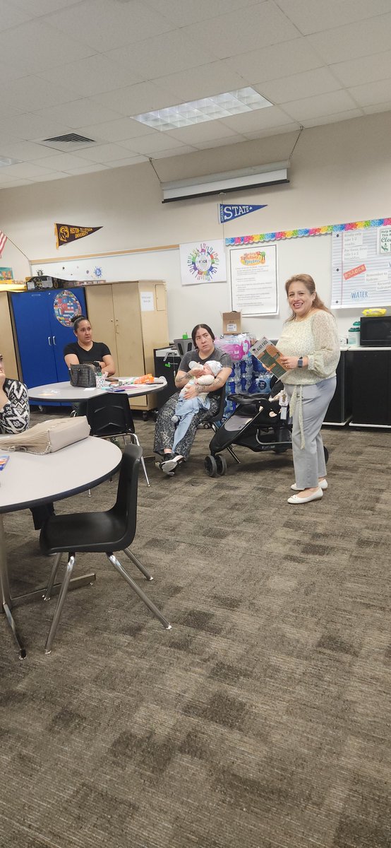 CenterHngc's tweet photo. Thank you to Ana Garcia (Alief Food Mkt) for informing our parents about the market &amp; registering them early. @HNGCBears @Alief_Fame @AliefISD https://t.co/lUcFYCuNYh