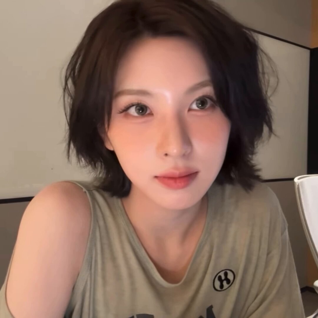 I just realized she looked suspiciously like a certain person