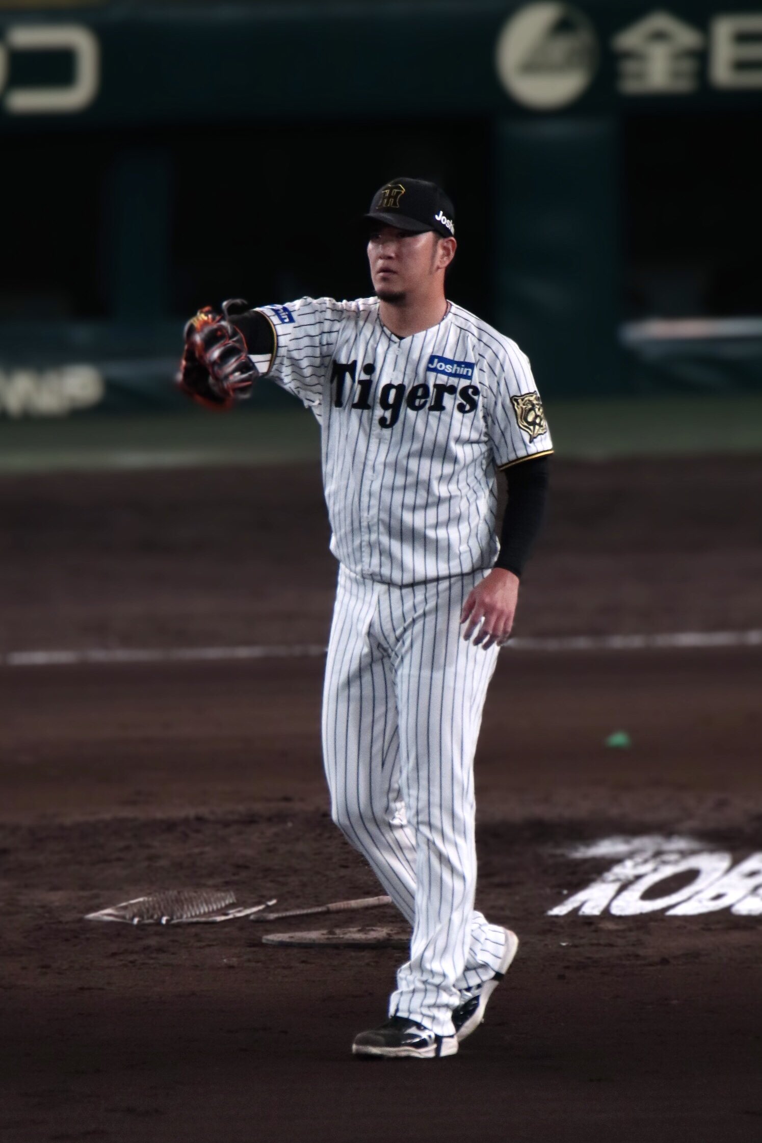 サイン入りマットブラック野球ヘルメット 岩貞祐太投手 卓さんZ on X: 