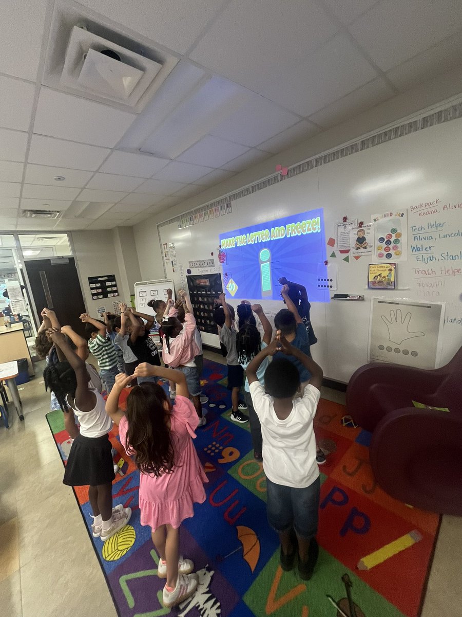 Brain Break Time! Our class used their whole bodies to spell out letters today!! Learning+movement=so much fun! <a href="/HumbleISD_CE/">Centennial Elementary</a> #Kindergarten #brainbreak #movementmatters