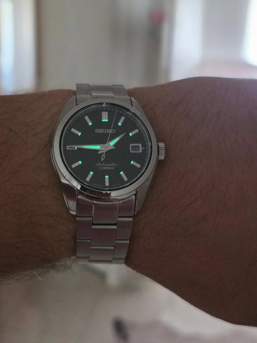 [KULLANICI DENEYİMİ – Seiko SARB033 x Strapcode Super-O Boyer Bilezik]

#Seiko SARB033 zaten sade zarafetiyle sevdiğim bir saatti. Ancak ona #Strapcode ’un Super-O Boyer model bileziğini taktım ve açık konuşayım: saat resmen evrim geçirdi.

🔹 İlk İzlenim:

Orijinal bilezik gayet