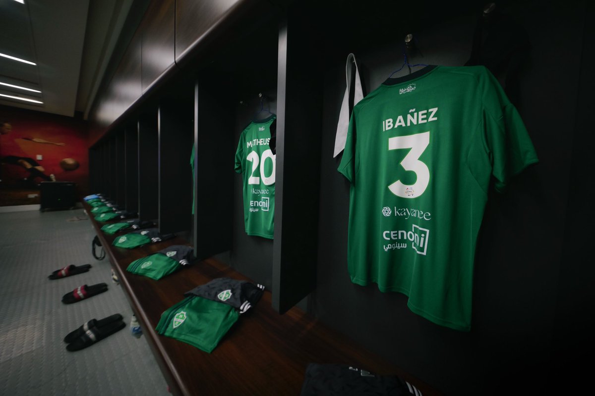 هل سيخرج بشباك نظيفة اليوم؟ 🤔💚