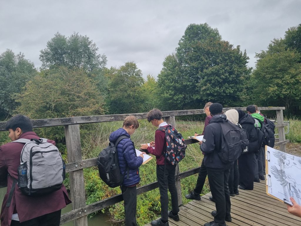 Y10 GCSE Geography pupils took their lessons to the Ouzel Valley for some physical fieldwork this week. Working with the Parks Trust, they carried out four different techniques and had the opportunity to link it back to the topics they are covering in class.