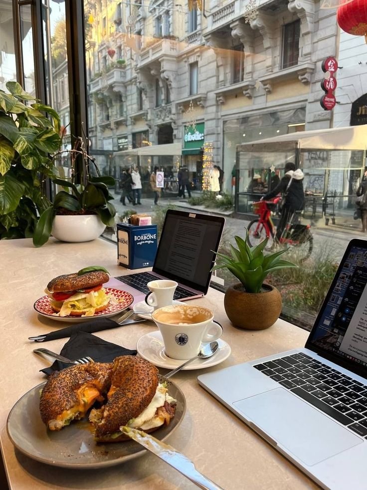 Sunday vibes ☀️☕
Coffee &amp; goals lined up what’s on your plan today?