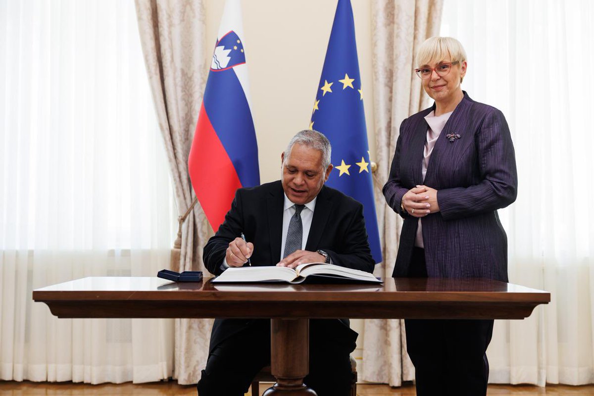 En una ceremonia solemne celebrada en el Palacio Presidencial , el Embajador de Panamá en Alemania y concurrente ante Eslovenia, presentó sus cartas credenciales a la Presidenta de la República de Eslovenia.