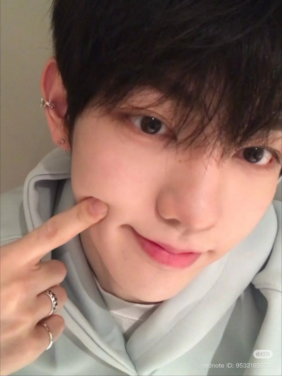 liyupilled's tweet image. in a perfect world zheyi and liyu would be in the same group #ForMe