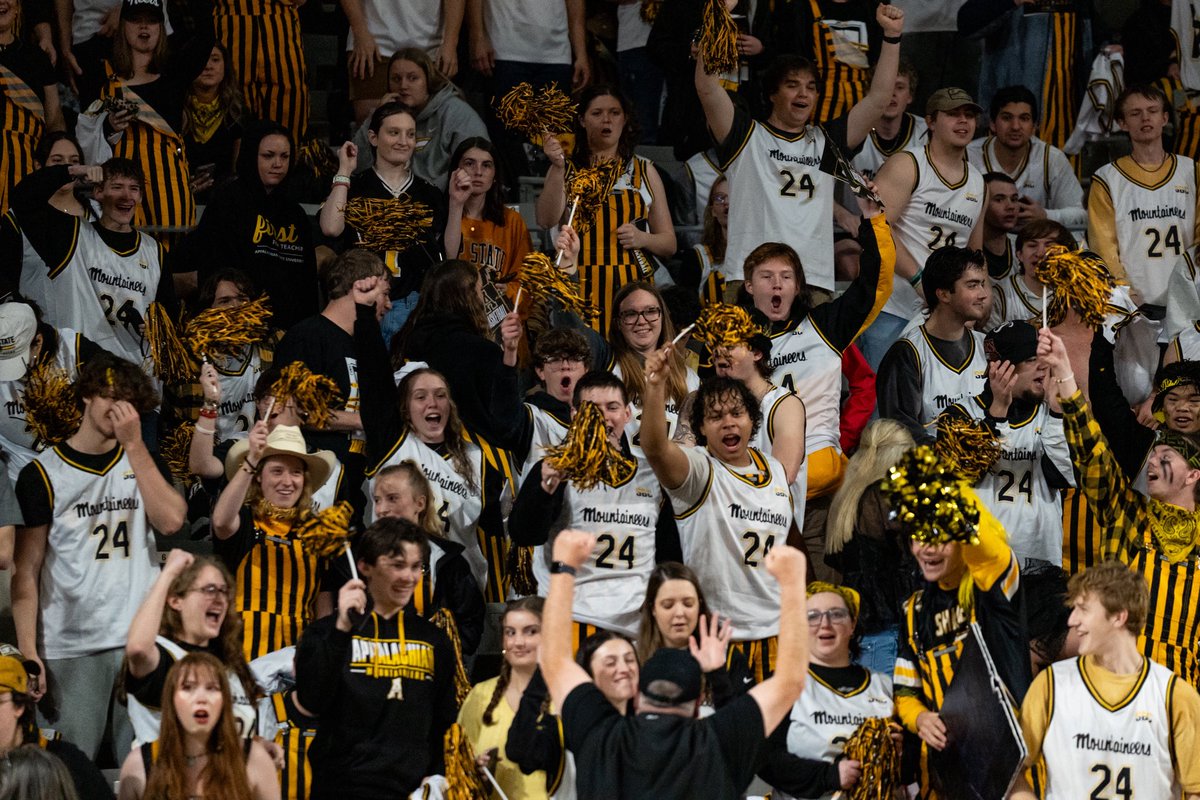 AppStateMBB's tweet image. The best fans in the country. 

Be back soon, #AppNation. 

#TakeTheStairs