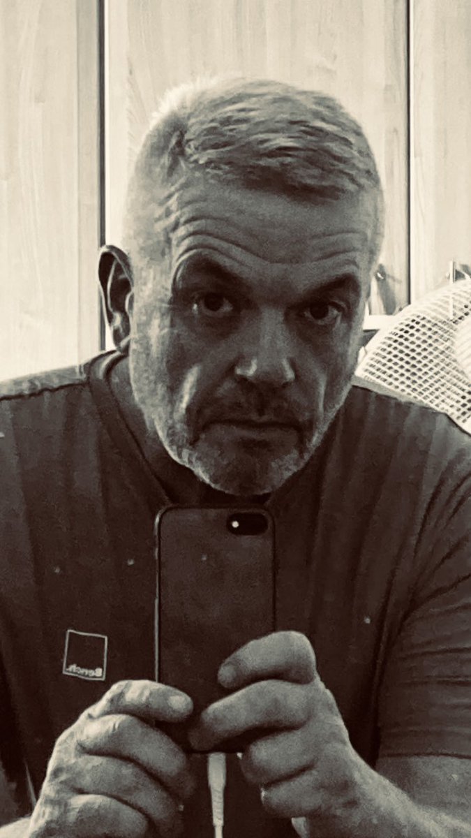 Bedroom selfie before the pub can’t keep going in the pub toilet people are starting to gossip 🤣🤣🤣🤣
Happy Friday 🥳🥳🥳🥳