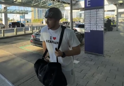 Livestream is on.

Bought an "I <3 Germany" T-shirt so we look friendly!