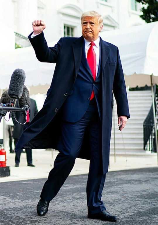 GoldenAgeUnfold's tweet photo. He believes in and protects Free Speech, thumbs up 👍 for POTUS https://t.co/OD4fSos08a