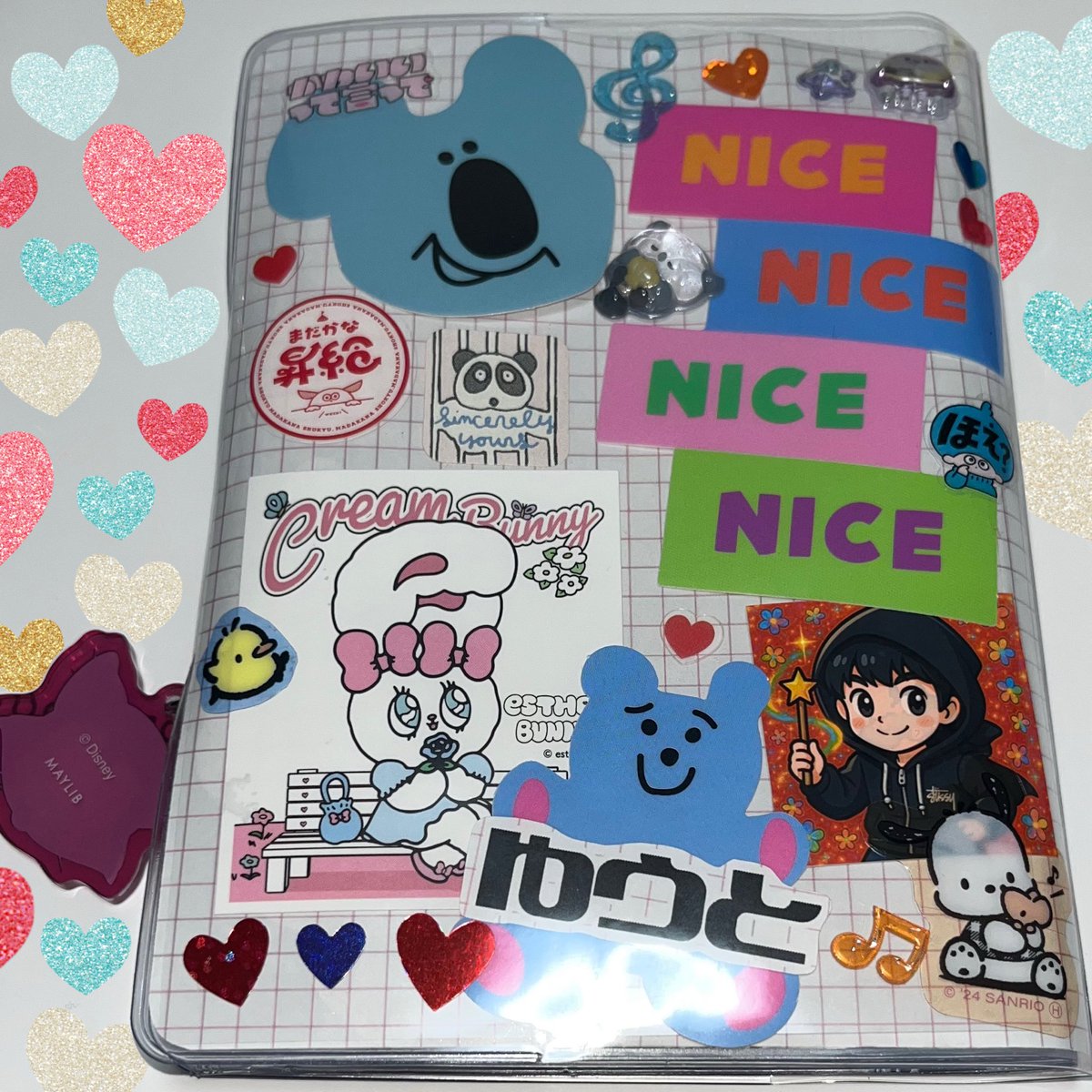 お薬手帳ケース界隈🔰
ついにデビューしましタァァァァ‼️‼️
こだわりポイント多すぎて、こーゆーのってオタクの血が騒ぐ案件なんだよナァ〜👊🏻
可愛いすぎて大満足どころか見てるだけで幸福度高い(笑)
これもう持ってるだけで気分上々⤴️アガるやつ😵‍💫😵‍💫💖