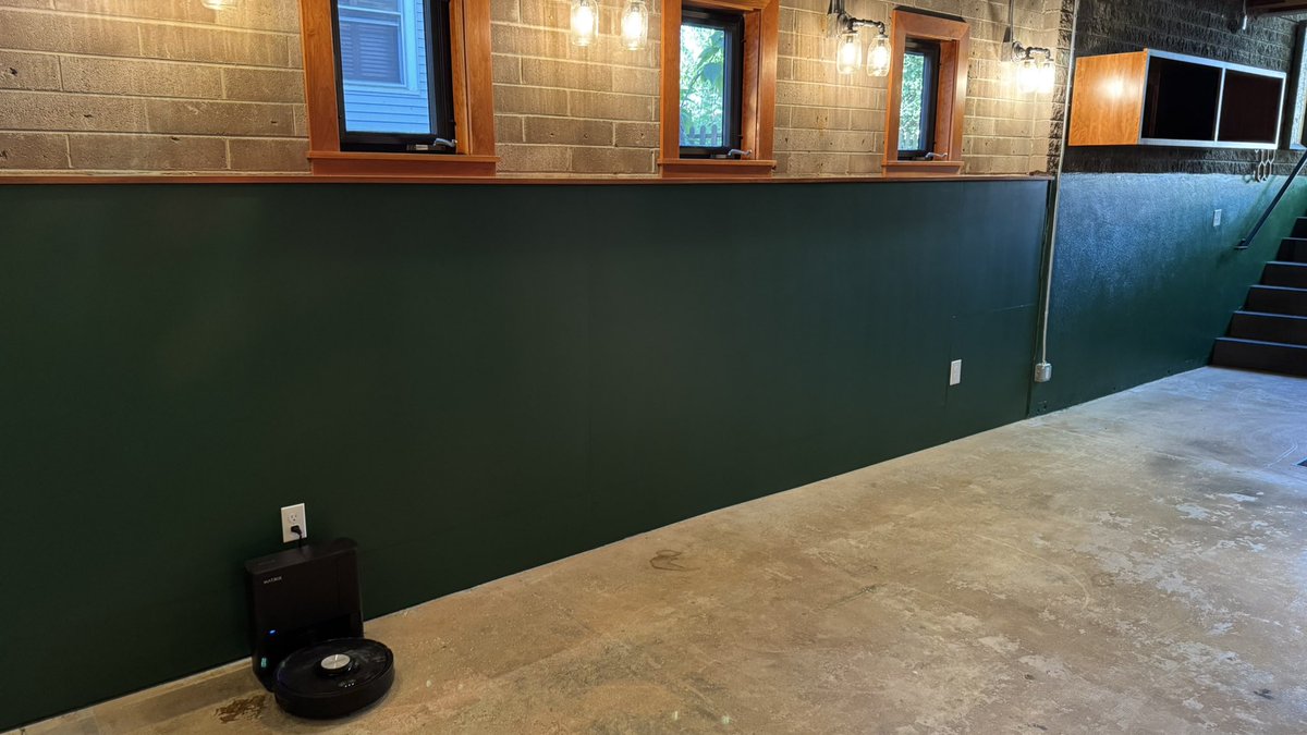 TendStudio's tweet photo. Sounds dampening is back up. And the green room is…green! You guessed it! It’s starting to feel like a digital creators dream in here! https://t.co/QCZ48YVBo6