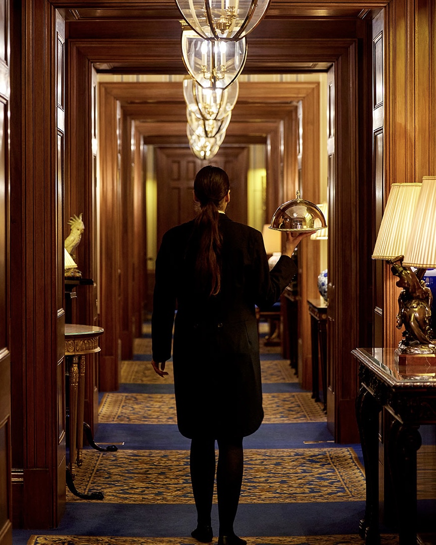 TheLanesborough's tweet photo. When a hotel becomes a home away from home 🏡 Our private butlers are masters in crafting the perfect stay and adding those all important personal touches. #PrivateButler #LoveLanesborough #MasterpieceHotels https://t.co/bJu5t3Bs6x