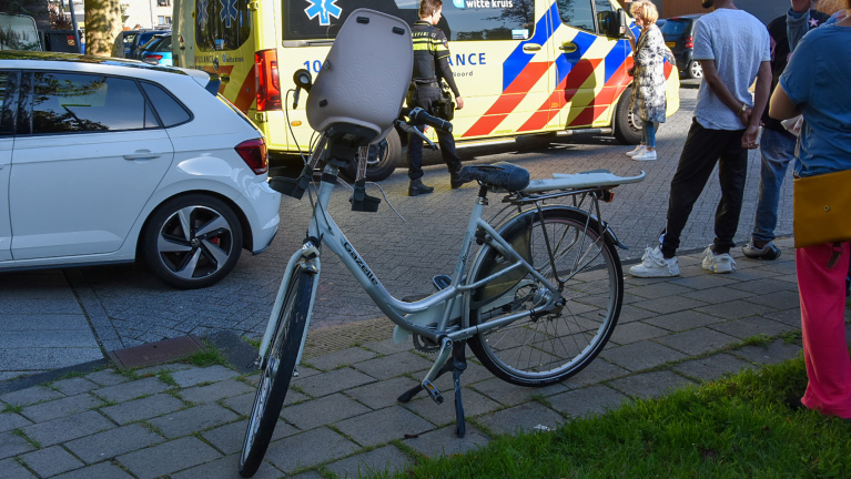Fietsster gewond door aanrijding op Muiderwaard