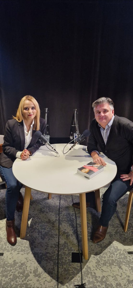 DTengour's tweet photo. Ravie d'avoir été l'invitée de @Storiavoce pour un grand entretien autour de ma biographie "Catherine d'Aragon et Jeanne la Folle" chez @EditionsPerrin Un immense merci à @Ch_DICKES
Échange passionnant. Le podcast arrive vite.

#douniatengour #EditionsPerrin #biographie #histoire https://t.co/hWNudZ9sGD