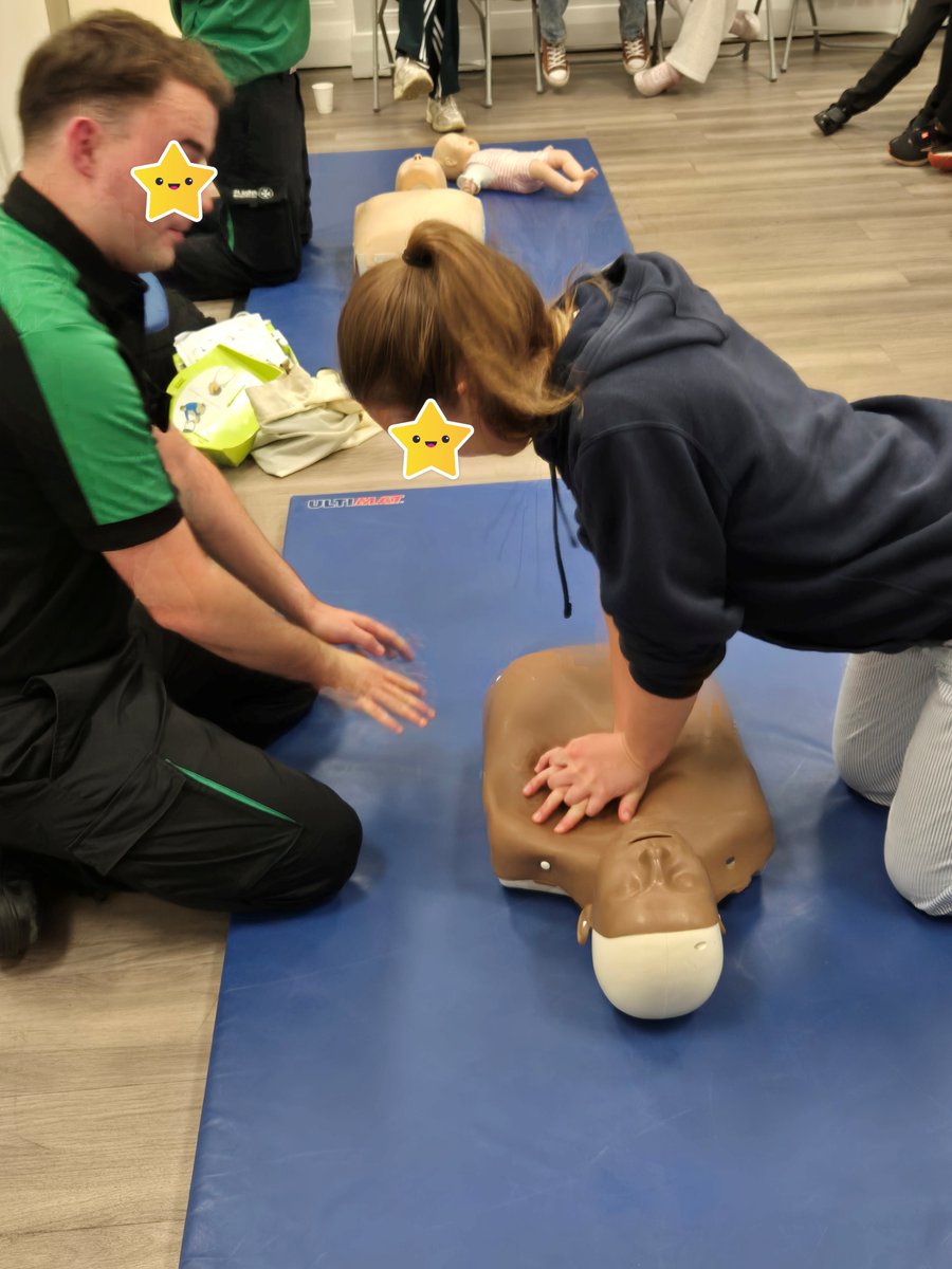 MPSKingston's tweet photo. 👮‍♀️🤝🚑 Our local officers teamed up with @stjohnambulance and @RBKingston to deliver free first aid training for the community.

A fantastic day of learning lifesaving skills, strengthening partnerships, and connecting with residents💙

#CommunityEngagement #FirstAid #Kingston https://t.co/yYLuWXV9xP