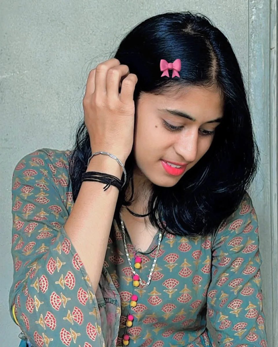 जीवन को अक्सर एक यात्रा कहा जाता है 
जन्म से मृत्यु तक की।इस यात्रा में हम अनुभवों,रिश्तों,संघर्षों और उपलब्धियों से गुजरते हैं।
बचपन: मासूमियत और सीखने का समय
युवावस्था:सपने, संघर्ष, और पहचान की खोज
प्रौढ़ता: ज़िम्मेदारियाँ,परिवार,करियर
वृद्धावस्था:अनुभव,समझदारी,और आत्मचिंतन