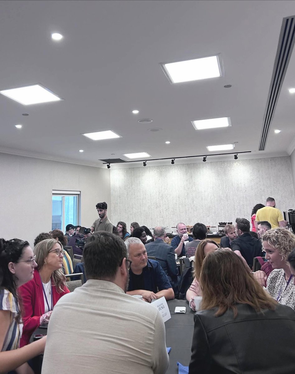 MoVernie's tweet image. We found the breakfast round table session very useful as we got to sit &amp;amp; ask questions to some of the successful executives who work for large digital corporations. Their insights and expertise are valuable.

#creators #producers #towebfest #Toronto #gala #award #MoVernie