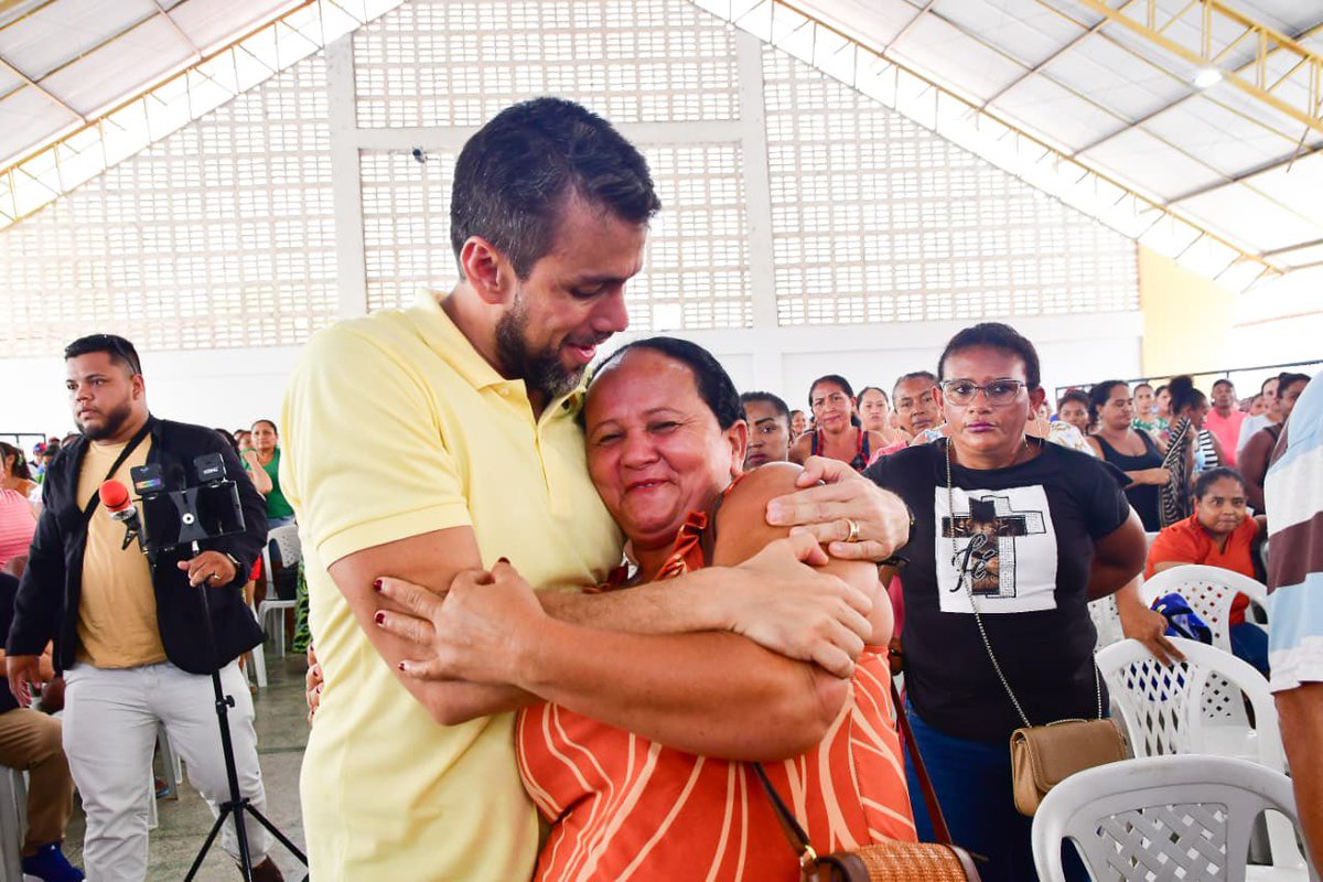 Tem Maranhão Livre da Fome em #AltoAlegre. 🙌

Muito feliz que estar na querida cidade de Alto Alegre do Maranhão, dessa vez para entregar 3️⃣8️⃣7️⃣ cartões do programa Maranhão Livre da Fome, que vai complementar a renda dos beneficiários garantindo mais dignidade para diversas