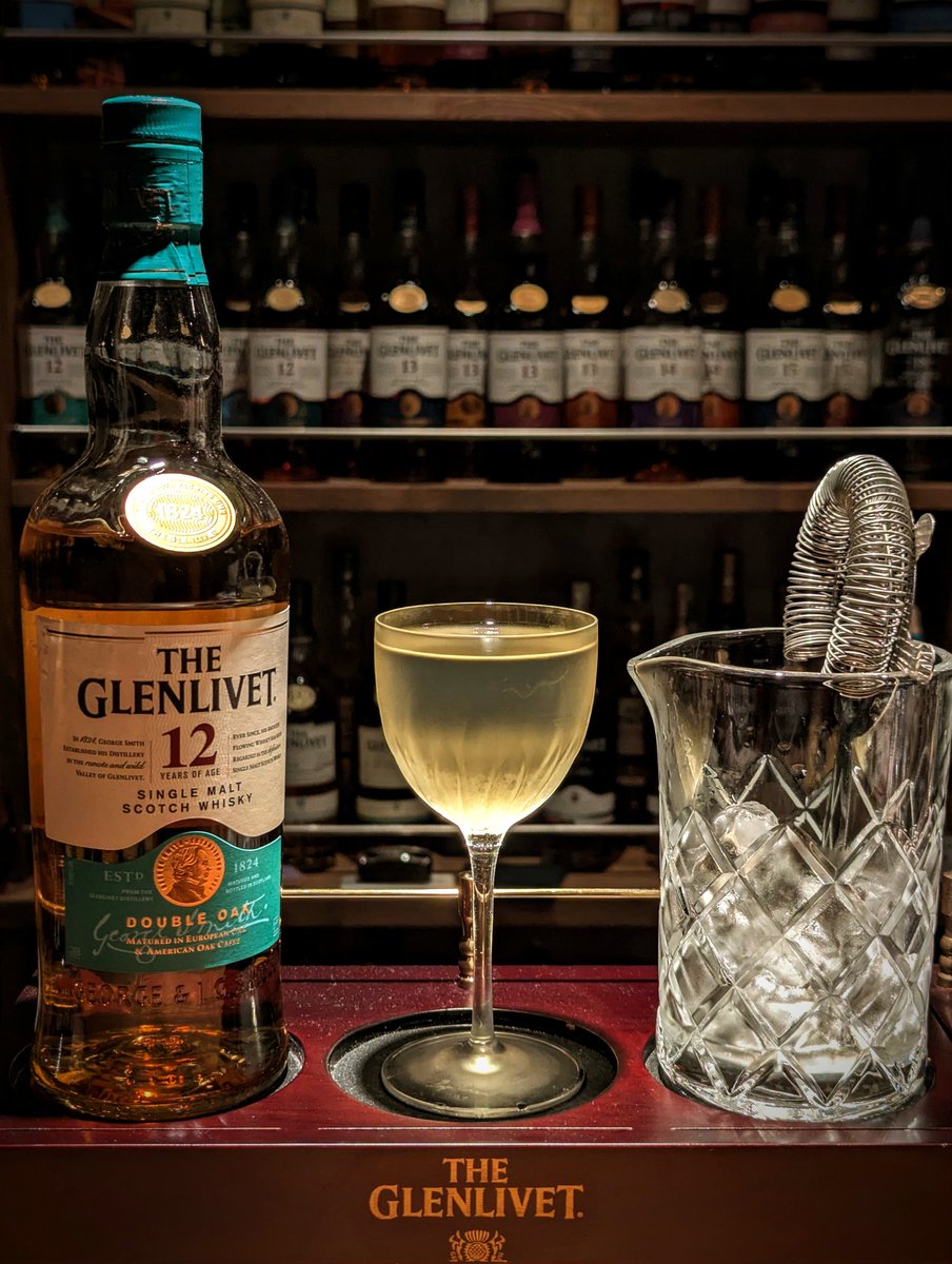 【究極の水割り】
グレンリベット研究所の特別な水割り
しっかり冷やしたグラスにステアで丁寧に作ったグレンリベット12年の水割りを注ぐ
角が取れて優しい味わいがより一層まろやかになり、通常の水割りと違って氷で薄まる事もないので最後までその味を楽しめる
