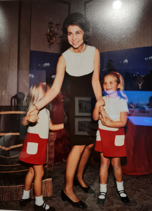 ¡Últimas horas para visitar "Madrid Ícono Pop" en el Complejo El Águila de <a href="/CulturaCMadrid/">Cultura▪️Comunidad de Madrid</a> !
Os aseguro que merece la pena, si os gustan fotos/modas/personajes vintage. Que no se os escape esta oportunidad.