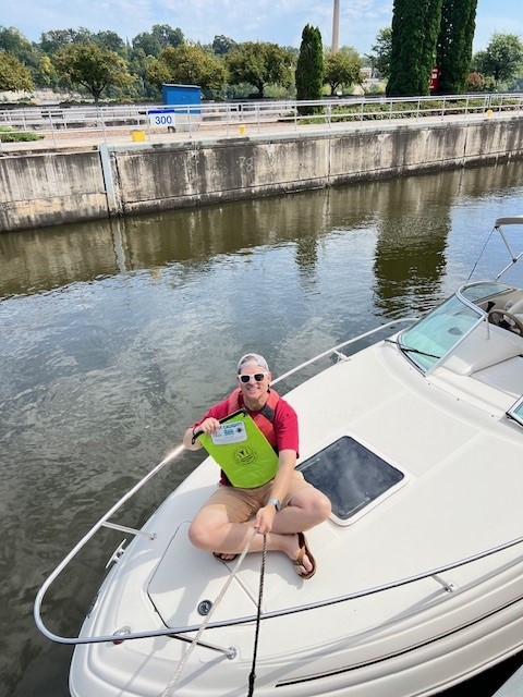 Still feels like summer out there as folks were spotted wearing their #lifejackets by our Lock and Dam 1 lockmaster in #Minneapolis and rewarded them with the "I got caught” initiative and gave them an awesome dry bag and photo op. 
#BuildingStrong
#USACEMVD
#WaterSafety