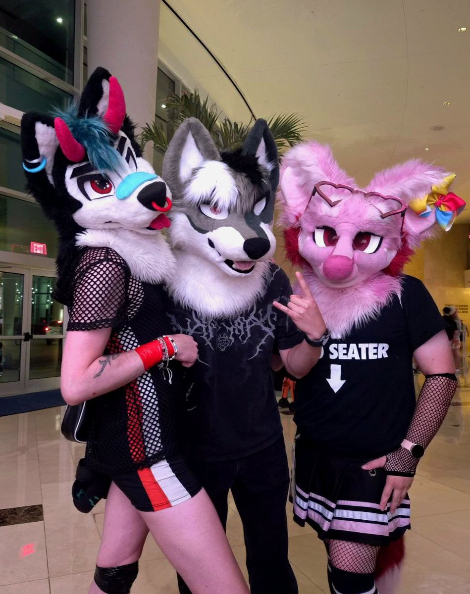 Aspenthefox's tweet photo. the holy trinity of bad decisions ЁЯШ╝
ЁЯР╢ @careless_jasper
ЁЯР╢ @TaiHeck_
#fursuitfriday #mp2025 https://t.co/AuIPOGOwB0