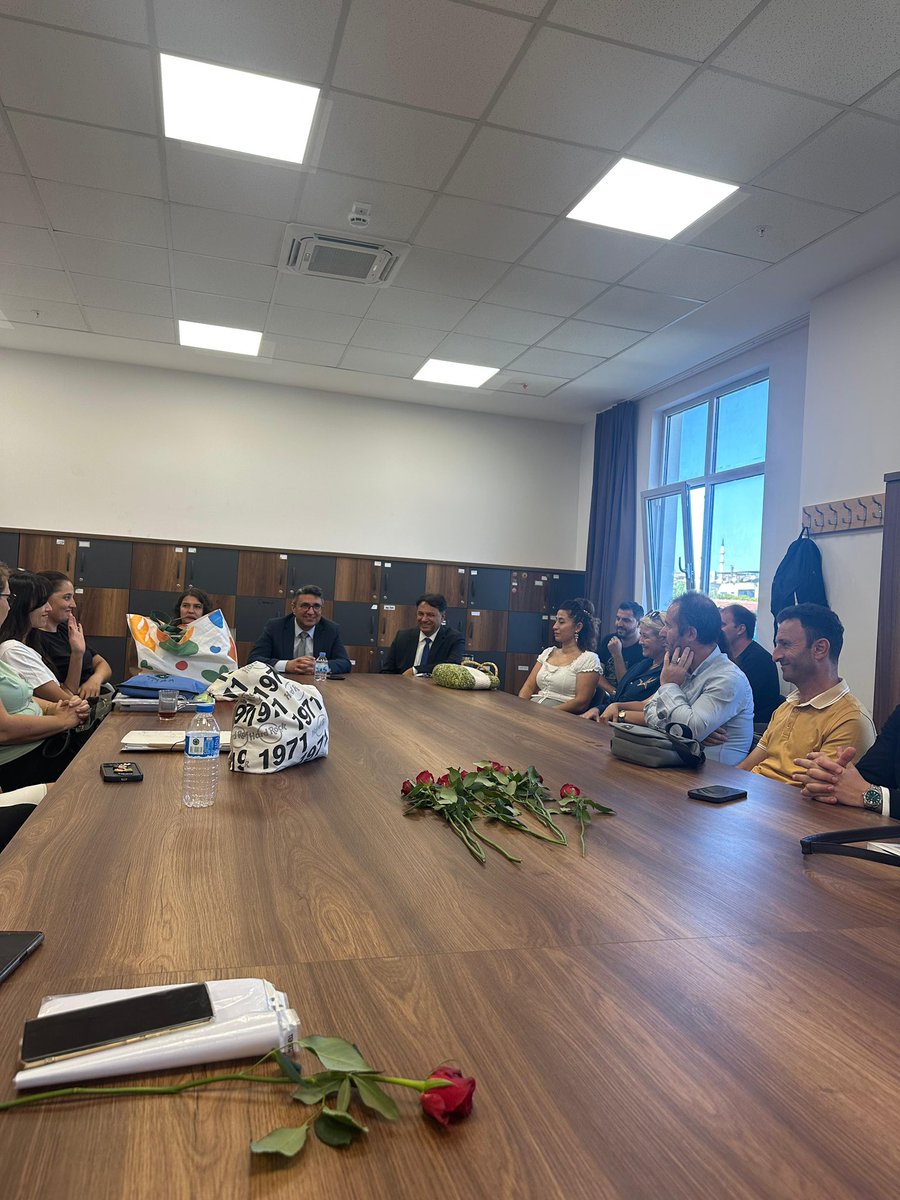 📍Eserkent Şehit İbrahim Okçu Ortaokulu

İlçe Milli Eğitim Müdürümüz Sn. Aydın Yüzbaşıoğlu, okul ziyaretleri kapsamında Eserkent Şehit İbrahim Okçu Ortaokulu’nda öğretmenlerimizle bir araya geldi.

Kıymetli Öğretmenlerimize misafirperverliklerinden dolayı teşekkür ediyoruz.