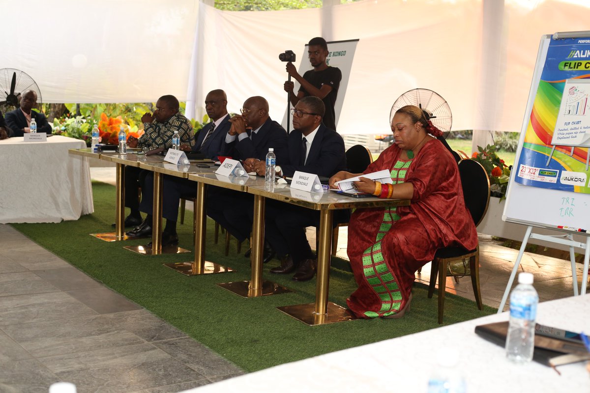 AdpiRdc1's tweet photo. Après plusieurs consultations avec les communautés rurales du #KongoCentral, l’@ADPI_RDC est reçue par les notables des 10 territoires pour présenter le programme de développement du projet #Inga3.
Une étape clé pour ce projet énergétique stratégique en #RDC 🇨🇩. #BanqueMondiale https://t.co/1PpXSR9u97