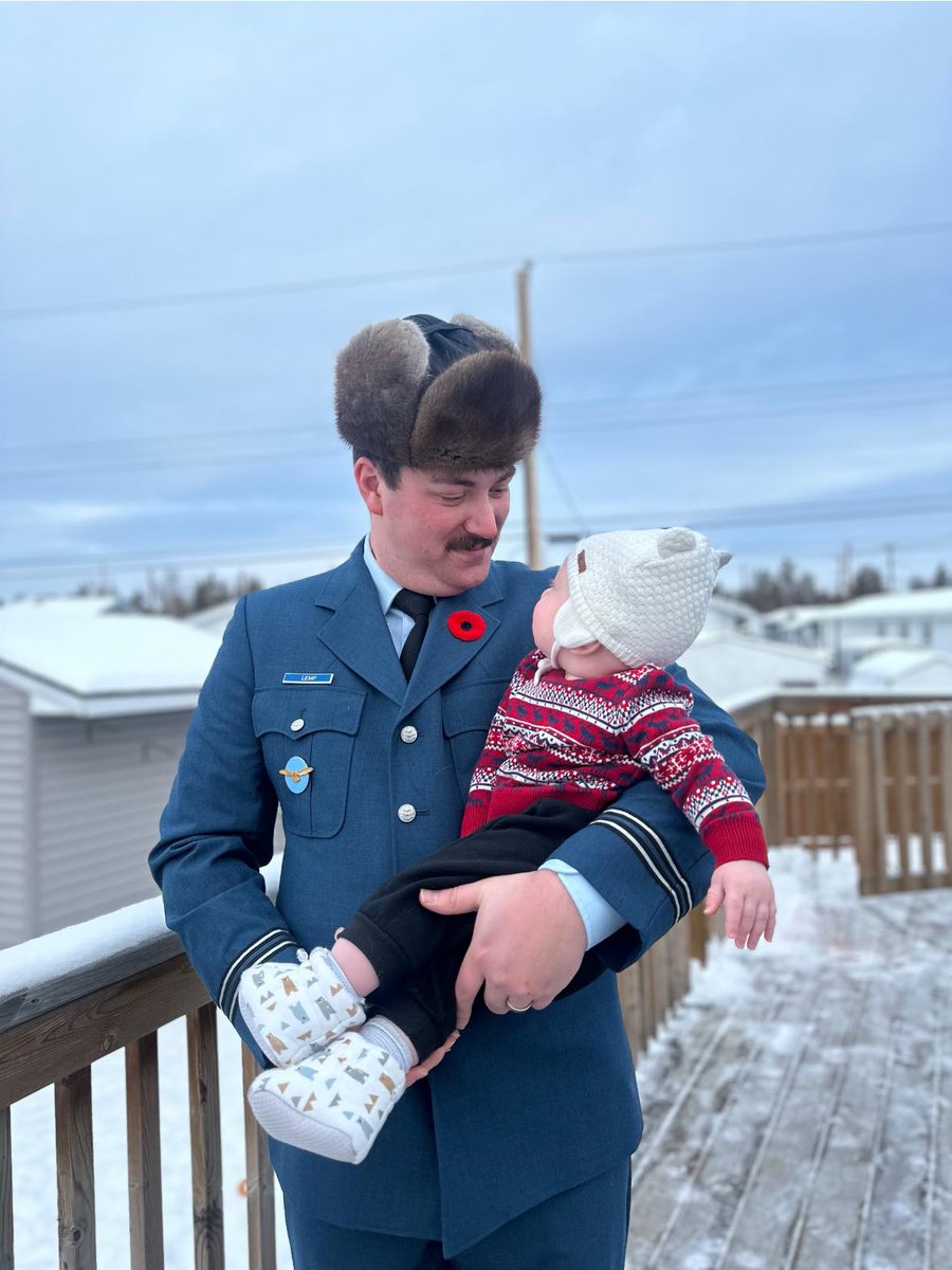 Alors que #LéquipeduNord se déploie dans le cadre de l'#OpNANOOK, nous nous rappelons que leur dévouement n'a d'égal que celui des personnes qui leur sont chères à la maison. Nous vous remercions. #JournéeReconnaissanceFamillesMilitaires