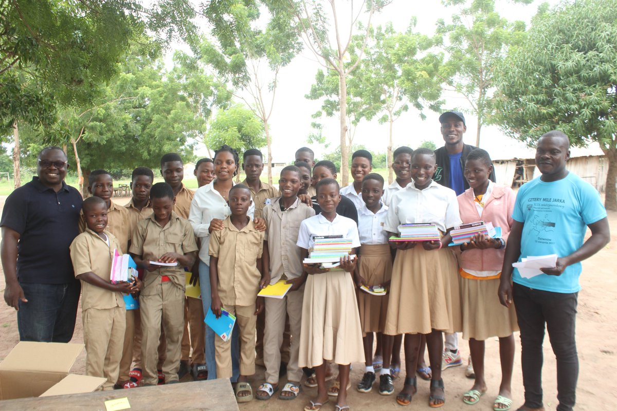 🎒 Remise de fournitures aux filles méritantes de nos clubs genre à Agbélouvé !
Félicitations aux élèves engagés.
Continuez à croire en vous, à viser haut. 💪📚
Chaque effort compte.
Ensemble pour une éducation équitable !
#rentree2025  #safd #égalité #Motivation