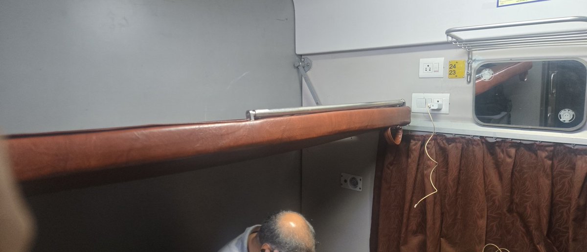 ArchitectGarg's tweet photo. @RailwaySeva @NWRailways @RailMinIndia .. train 19666, udaipur.. pnr : 2822965045, coach : H1, seat 24.. how can one sleep on this seat and railway alloted to me. Kindly help and resolve the matter https://t.co/tDePsg7xbB