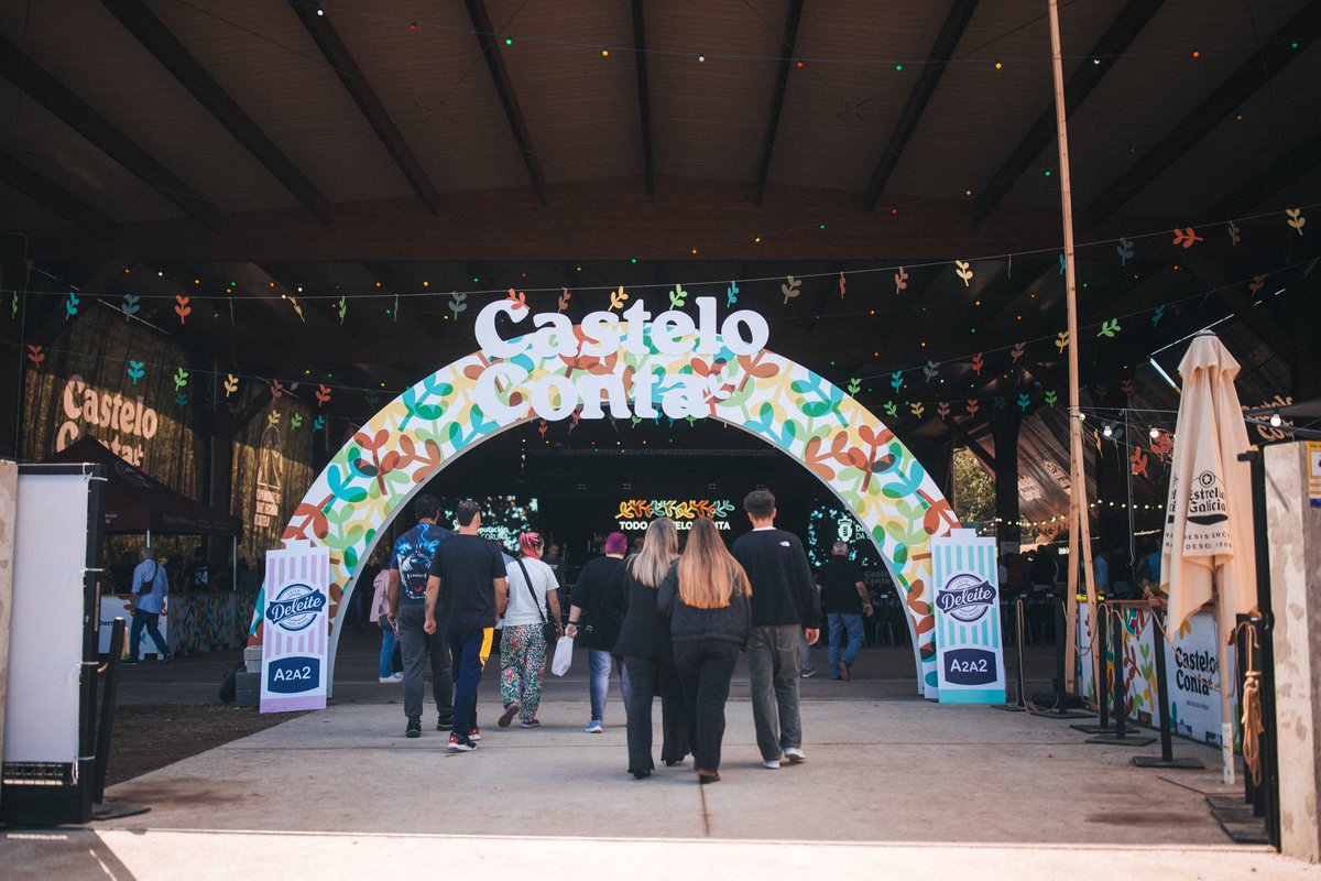 deleitegalego's tweet image. Un festival que enche a aldea de 𝐯𝐢𝐝𝐚 e de 𝐜𝐨𝐧𝐭𝐨𝐬. Ata o ano que vén, @CasteloConta! 💫🌿