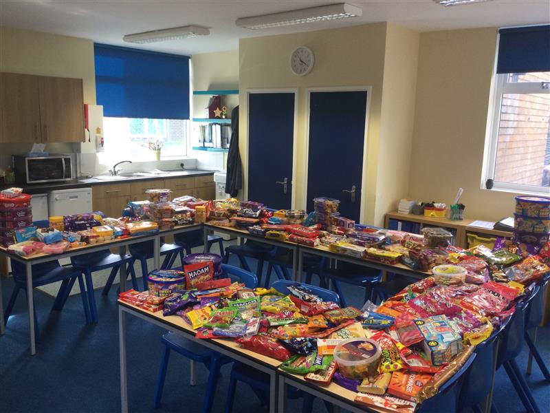 🎉 A huge THANK YOU to all our wonderful parents and children for your amazing donations of cakes, chocolates and sweets! 🍰🍫🍬
Your generosity means so much, and we can’t wait to raise even more funds in our raffle to help support exciting future school events. 💛✨
