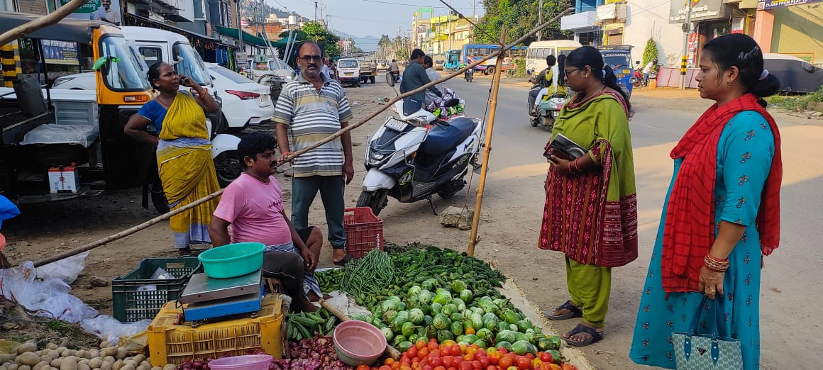 BalugaonNac's tweet photo. Awareness and registration of street vendors for Loka Kalyan Mela under PMSVANidhi in respect of Balugaon NAC.
@DUDA_Khordha  @DMKhordha  @HUDDeptOdisha https://t.co/Js3DEE8UrW