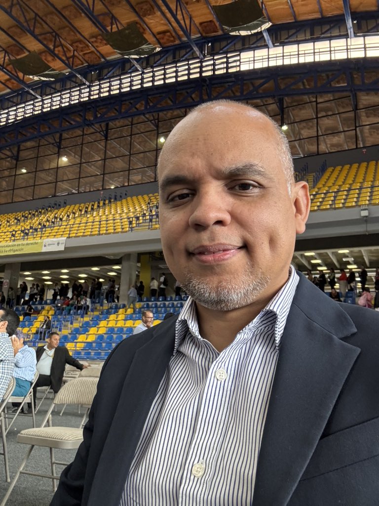 “Este viernes se celebra un evento muy especial: la UNAH reconocerá la labor docente de sus profesores. Será un honor estar presente entre destacados colegas y ser parte de este selecto grupo es un real orgullo!