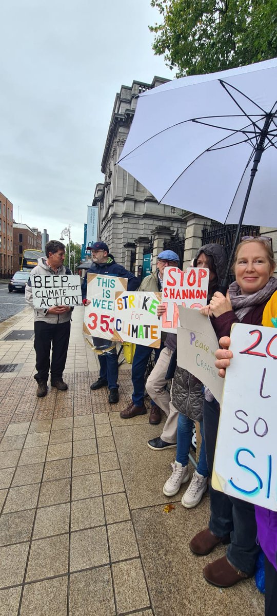 Janemellett's tweet image. Good to be back with Friends of #FridaysForFuture today during this #SeasonOfCreation for #climatestrike This is week 353! #JubileeforJustice