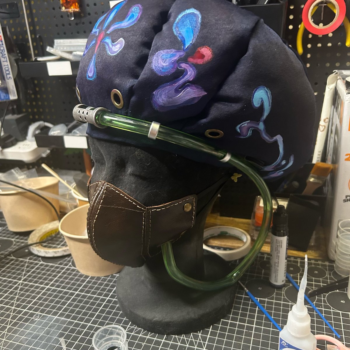 醜い→美しいの間の微妙な衣装ですね🤔大体は医療系パンク風…なスタイル？

#モンハンワイルズ